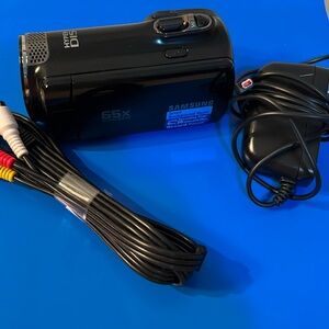 Samsung 65X Flash Memory SD Camcorder